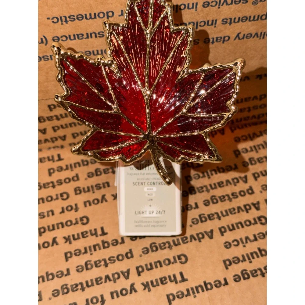 Bath and Body Works Wallflowers Maple Leaf Adjustable Scent Control Nightlight